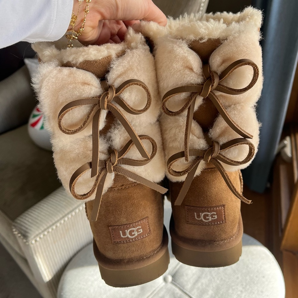 UGG Classic double bow short - Picture 3 of 5
